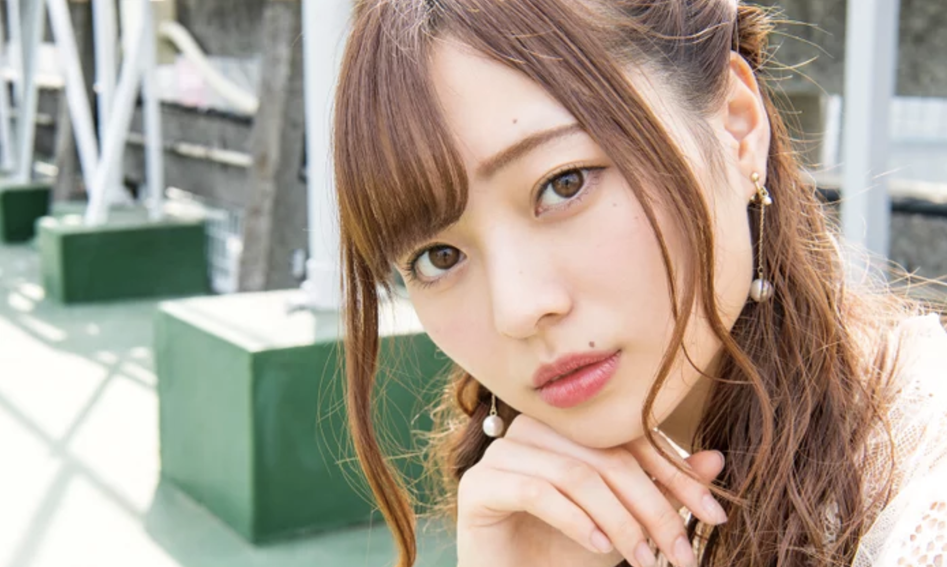 梅澤美波の黒髪が話題に 髪色を紹介
